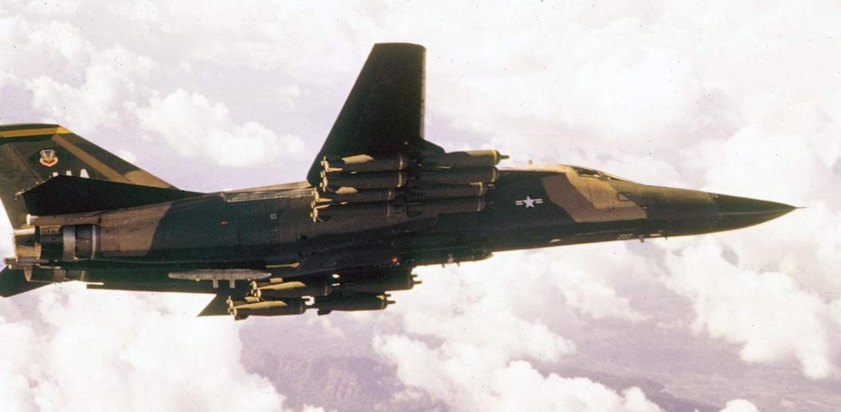 Tại sao chiến đấu cơ F-111 Aardvark được gọi là 'kỳ quan công nghệ'?