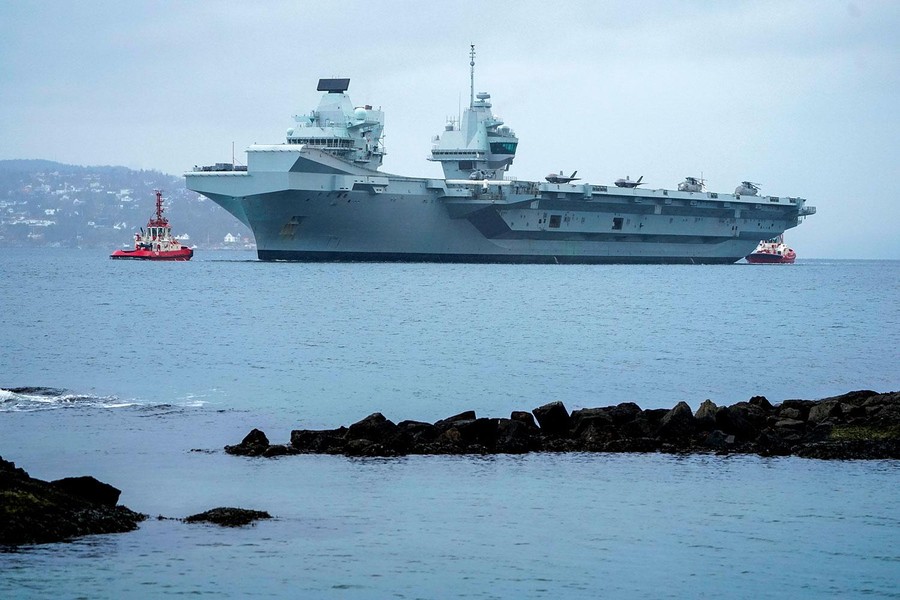 Tàu sân bay lớn nhất của Hải quân Anh đang gửi thông điệp cứng rắn tới Nga