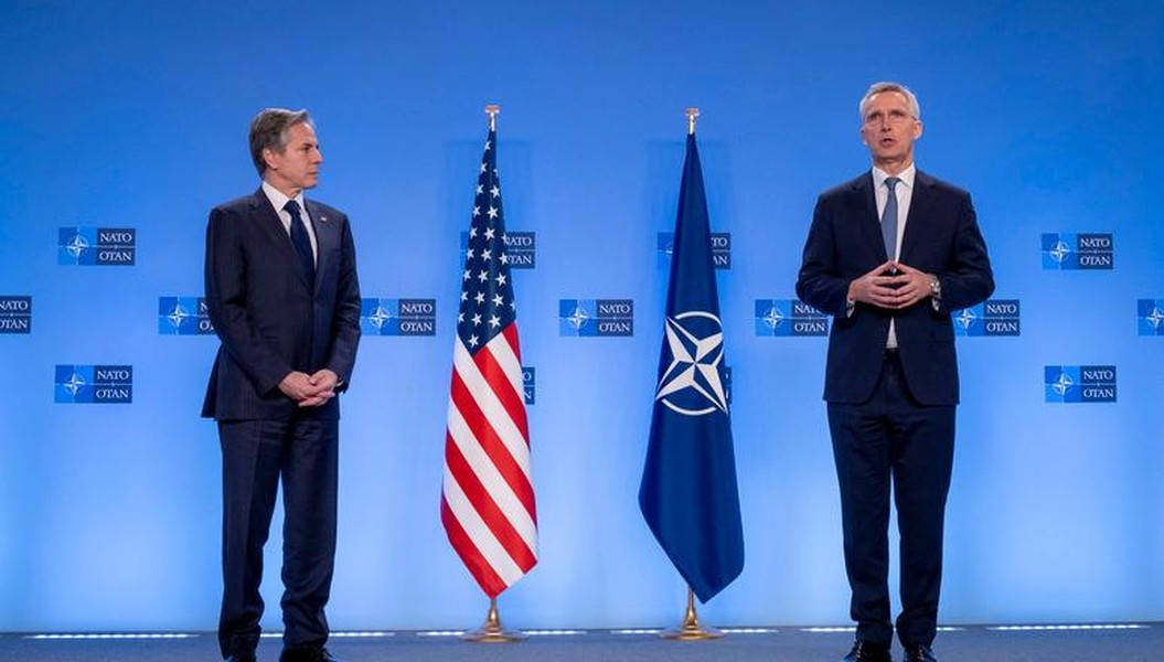 Mỹ phải chấm dứt cuộc xung đột Ukraine bằng cách... rút khỏi NATO