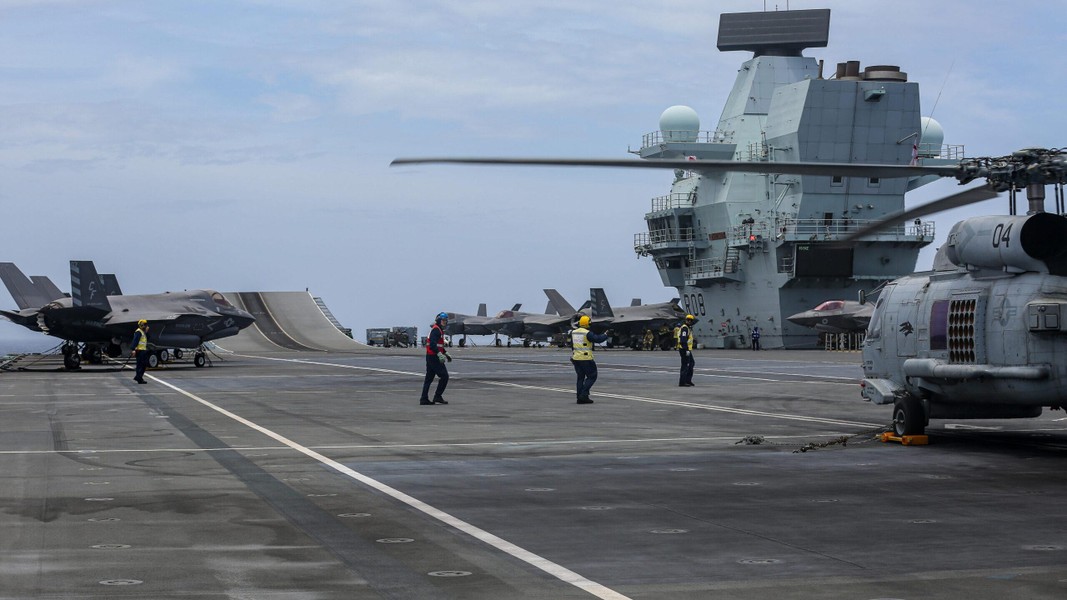 Hải quân Anh đang thực hiện trò chơi nguy hiểm trong 'hang gấu Nga'
