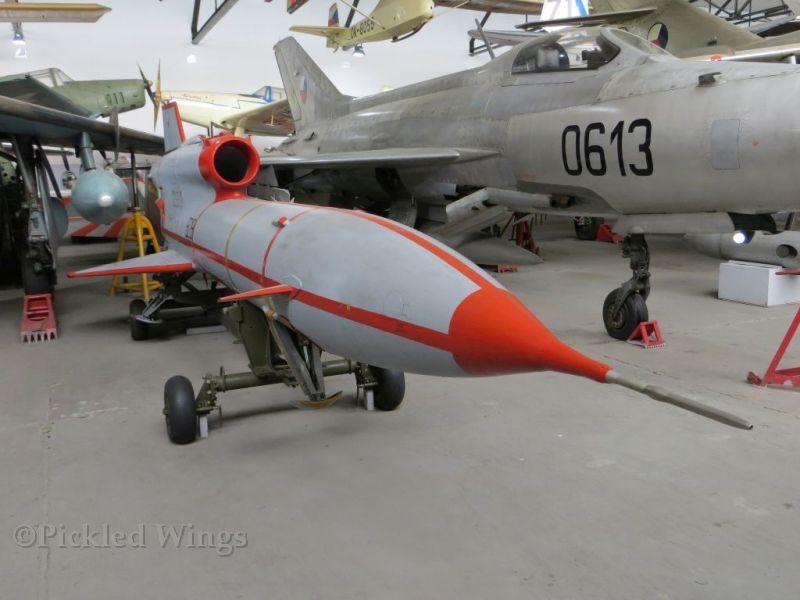 Vũ khí bí mật tầm bắn 1.000 km của Ukraine đã tập kích căn cứ không quân Nga?