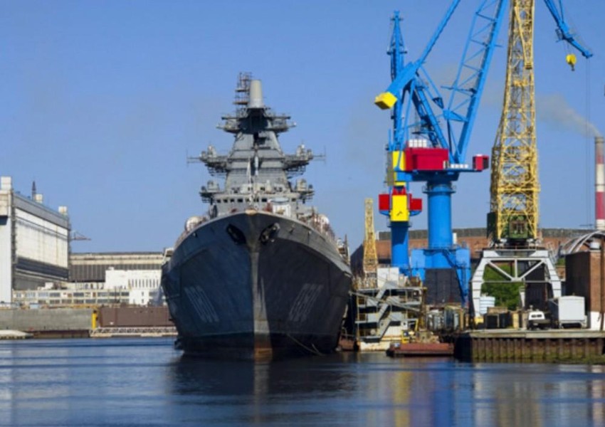 Tuần dương hạm hạt nhân Đô đốc Nakhimov bắt đầu nhận vũ khí