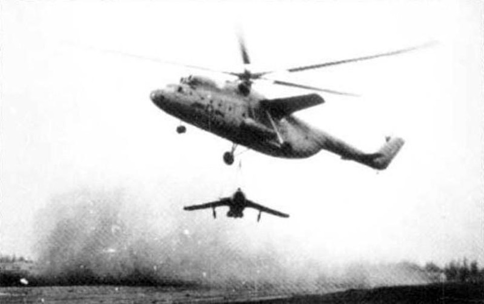 Trực thăng khổng lồ Mi-6 giúp tiêm kích MiG Việt Nam gây bất ngờ lớn cho phi công Mỹ