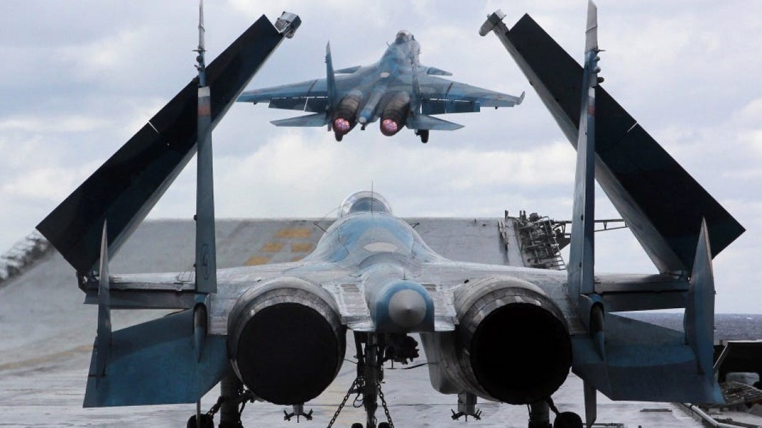 Tiêm kích hạm Su-33 - Phiên bản Flanker kỳ lạ nhất mà Nga từng chế tạo