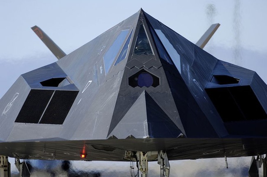 Phi công thử nghiệm tiết lộ bí mật chưa từng công bố về chiến đấu cơ tàng hình F-117