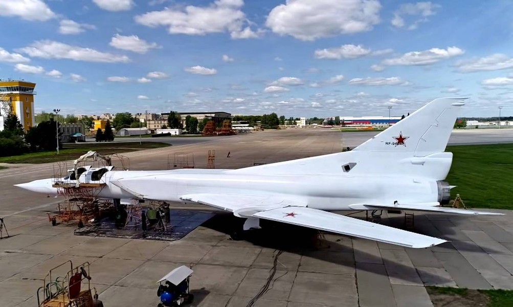 Oanh tạc cơ Tu-22M3 mang tên lửa Kh-22 hạ cánh khẩn cấp xuống St. Petersburg