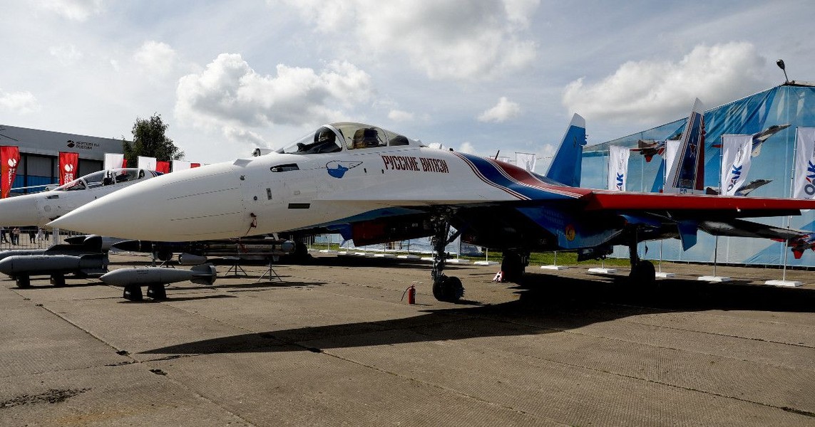 Phi công hàng đầu của Mỹ tuyên bố tiêm kích Su-35 'chỉ đẹp khi triển lãm'