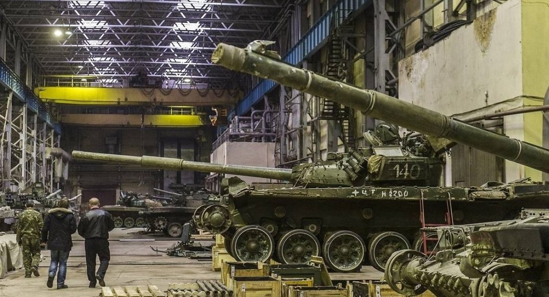 Vì sao 30 nghìn công nhân nhà máy Uralvagonzavod chỉ sản xuất... 20 xe tăng mỗi tháng?