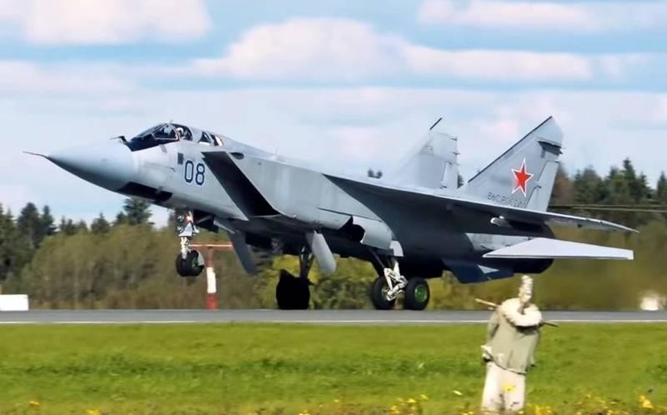 Tên lửa R-74M giúp tiêm kích MiG-31BM Nga diệt cả mục tiêu phía sau