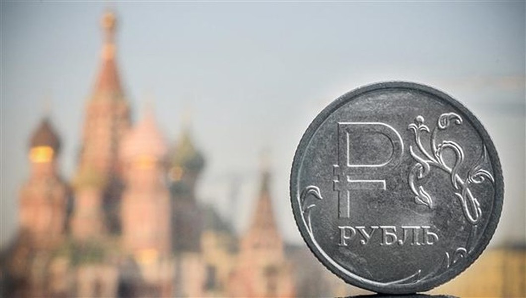 Đồng đô la Mỹ liên tiếp đón hai tin xấu liên quan đến Nga