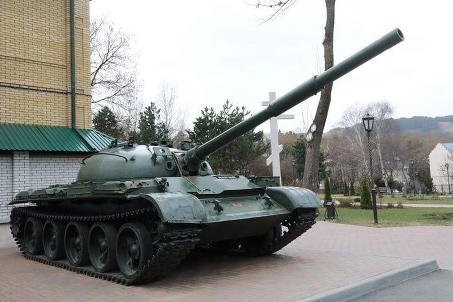 Cải tiến đặc biệt của Ukraine: Lắp tháp pháo BMP-2 lên xe tăng T-62 chiến lợi phẩm
