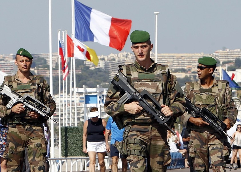 Vì sao Pháp không muốn xây dựng quân đội quy mô lớn và chỉ cần 200 xe tăng?