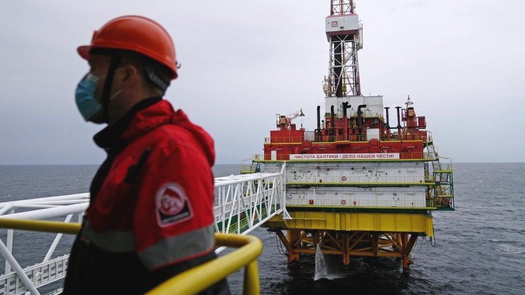 Cấm vận chống Nga khiến châu Âu phải trả quá cao cho dầu chất lượng thấp