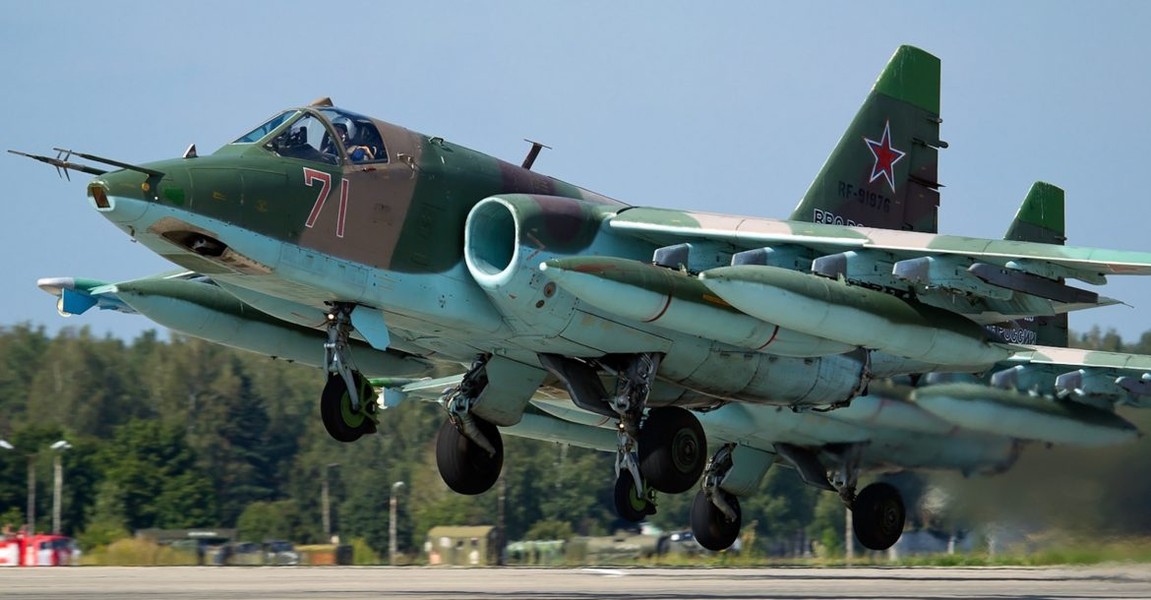 Cường kích Su-25 được sửa đổi đặc biệt để mang bom lượn dẫn đường Mỹ