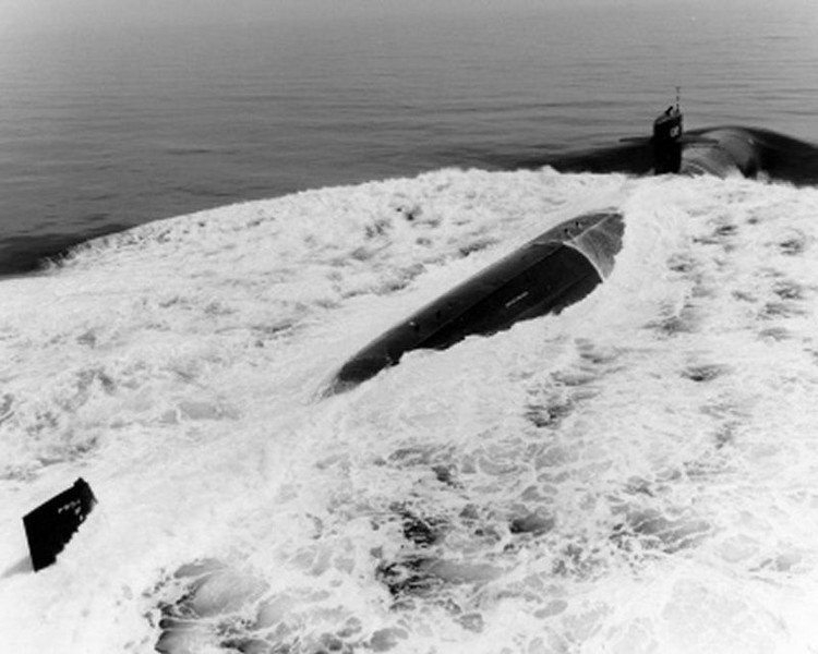 Tàu ngầm Nga vô tình húc toạc bụng tàu ngầm hạt nhân Mỹ, dẫn đến loại biên