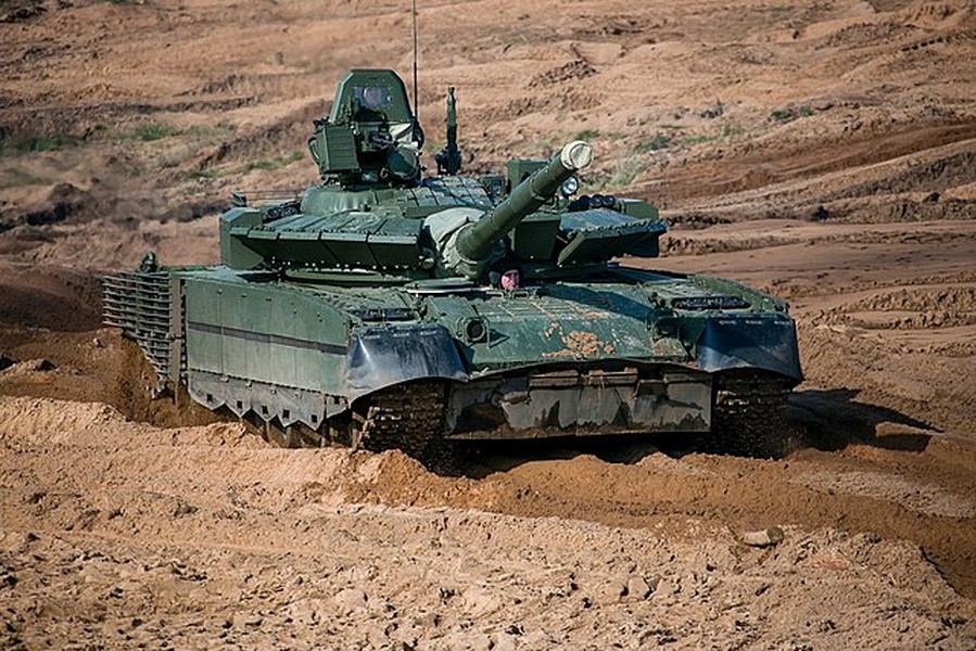 Xe tăng T-80BVM Nga hạ thiết giáp Bradley từ khoảng cách siêu xa... 9,5 km?
