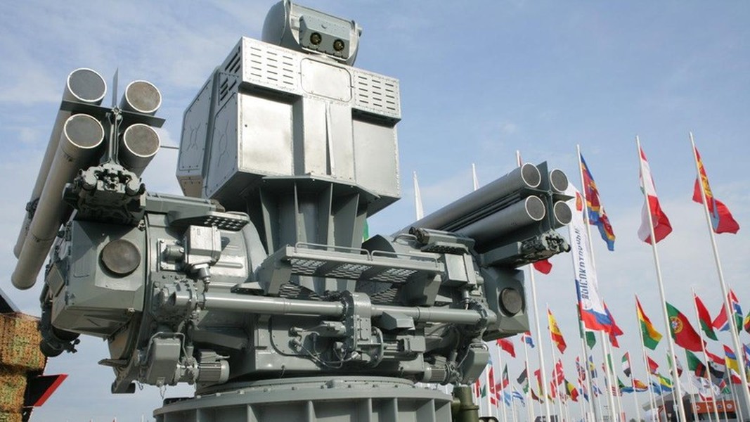 Tàu sân bay mini Dự án 23900 của Nga nhận vũ khí hạng nặng