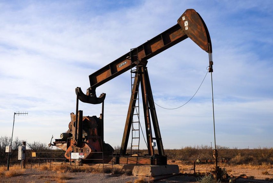 Sản lượng dầu của Mỹ suy giảm xuống mức kỷ lục