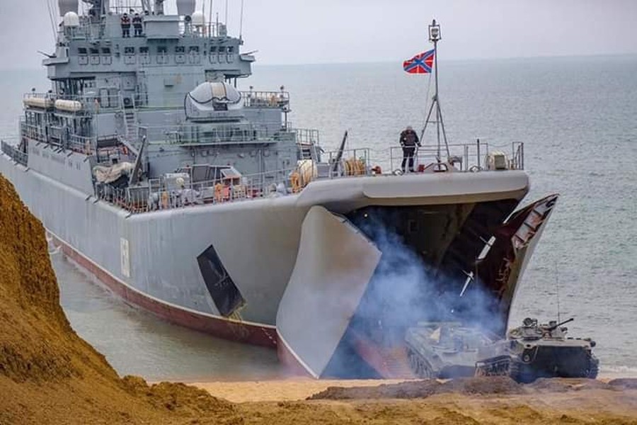 Tàu đổ bộ cỡ lớn Nga bị thương nặng sau khi trúng đòn của UUV