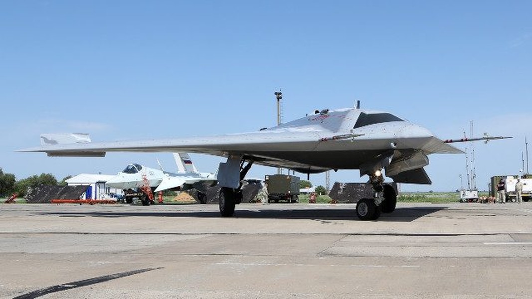 Nga bắt đầu sản xuất hàng loạt UAV hạng nặng S-70 Okhotnik