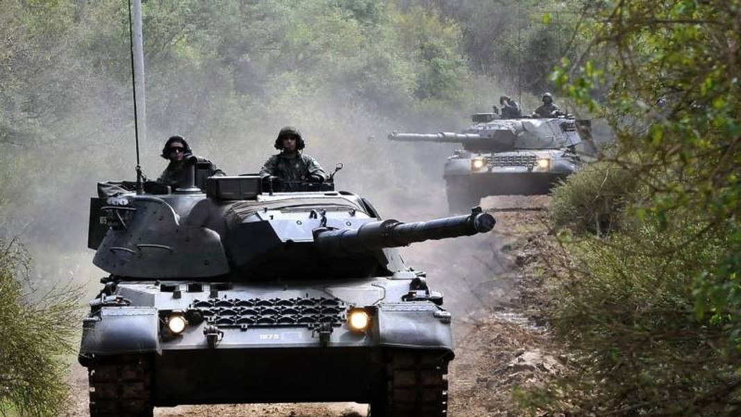 'Người Nga có lợi thế' - Báo chí Ba Lan so sánh xe tăng Leopard 1 và T-55/62