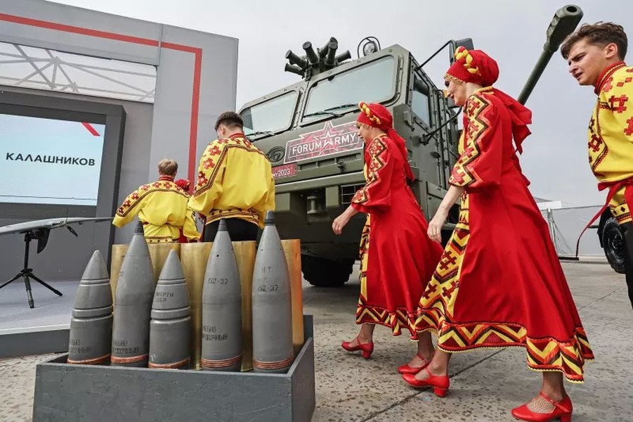 Bộ Quốc phòng Nga nói về ưu điểm vượt trội của pháo tự hành bánh lốp 2S43 Malva