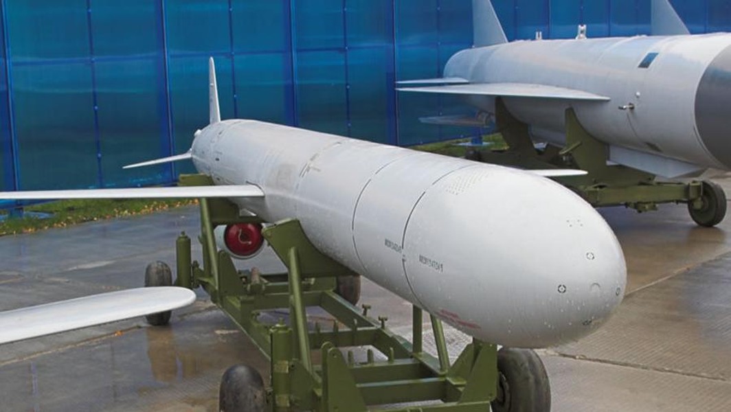 Oanh tạc cơ Tu-160 sẽ mang theo 12 tên lửa Kh-BD đầy bí ẩn