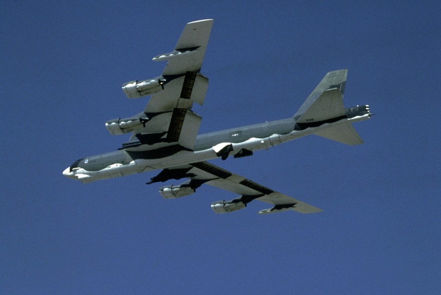 Nga 'giật mình' khi máy bay ném bom B-52H hoạt động gần Odesa 