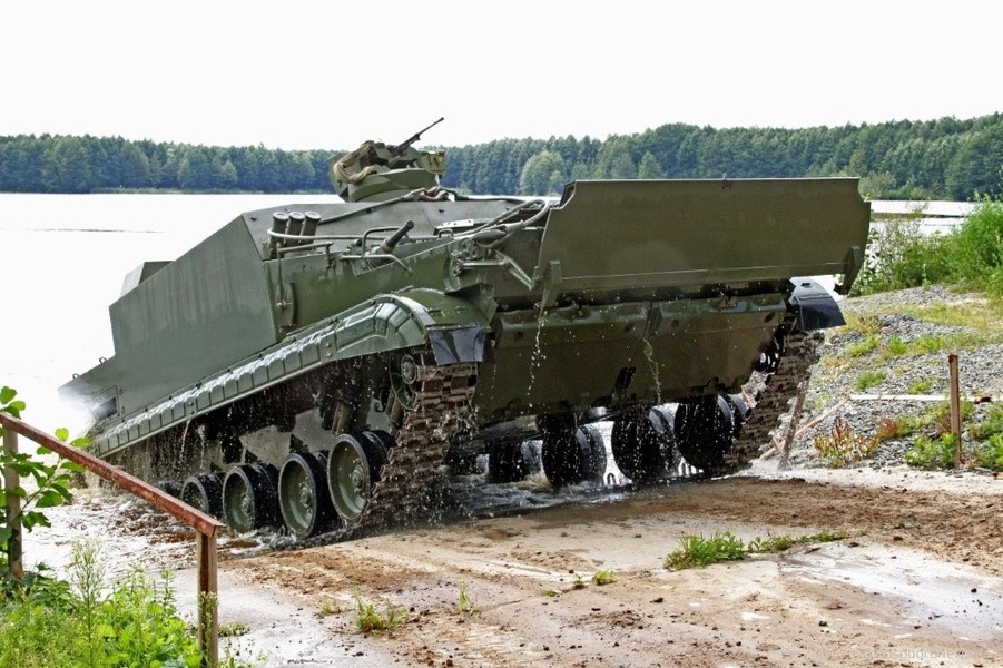 Tên lửa Kornet giúp thiết giáp chở quân BT-3F diệt mọi xe tăng phương Tây