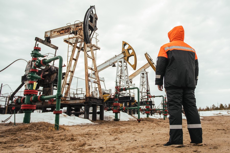 Giá dầu tăng quá cao sẽ gây hại cho Nga và Saudi Arabia?
