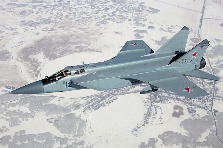 Tiêm kích MiG-31 của Hạm đội phương Bắc thực hiện nhiệm vụ đặc biệt trên tầng bình lưu