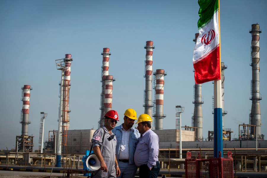 Phương Tây: Các lệnh trừng phạt dầu mỏ với Iran đã thất bại