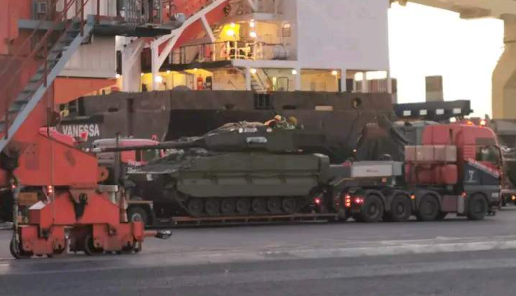 Quân đội Philippines nhận xe tăng hạng nhẹ Sabrah 'mạnh nhất Đông Nam Á'