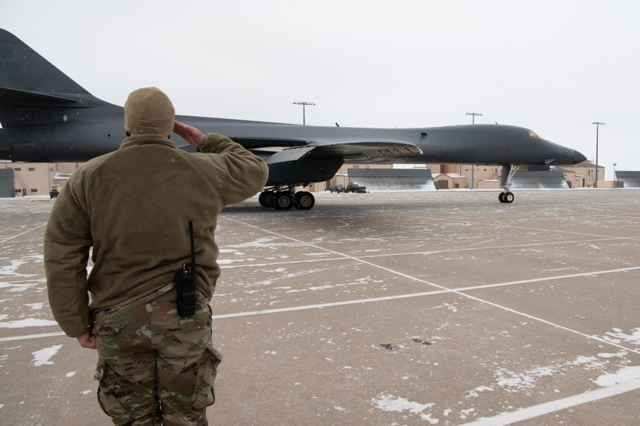 Phi đội máy bay ném bom Mỹ giảm mạnh nhưng vẫn 'bao phủ' địa cầu