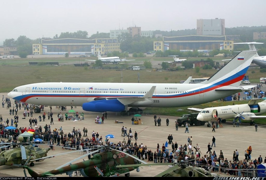 Máy bay chở khách cỡ lớn Il-96-400M của Nga thực hiện chuyến bay đầu tiên