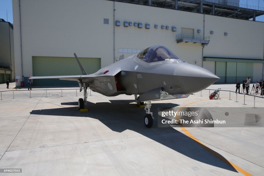 Mỹ tốn số tiền khổng lồ 200 triệu USD cho việc tái sản xuất một tiêm kích F-22