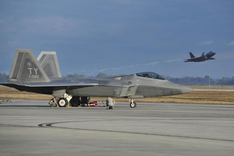 Vì sao tiêm kích F-22 Raptor không trở thành máy bay chiến đấu tấn công hạt nhân của Mỹ?