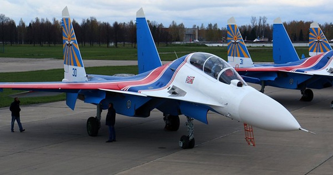 Tín hiệu đặc biệt khi 4 tiêm kích Su-35 hộ tống chuyên cơ Tổng thống Nga Putin tới UAE