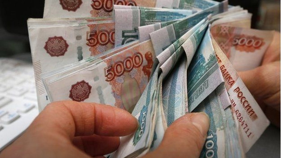 Người Nga nên bảo vệ tiền của mình như thế nào trước nguy cơ 'lạm phát phi mã'?