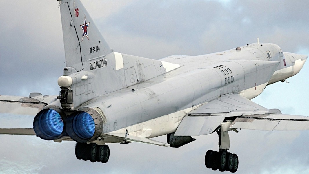 Oanh tạc cơ Tu-22M3 Nga thực hiện màn biểu dương lực lượng chưa từng có