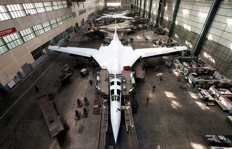 Sức mạnh tuyệt đối của 4 oanh tạc cơ Tu-160 nâng cấp vừa được Không quân Nga tiếp nhận