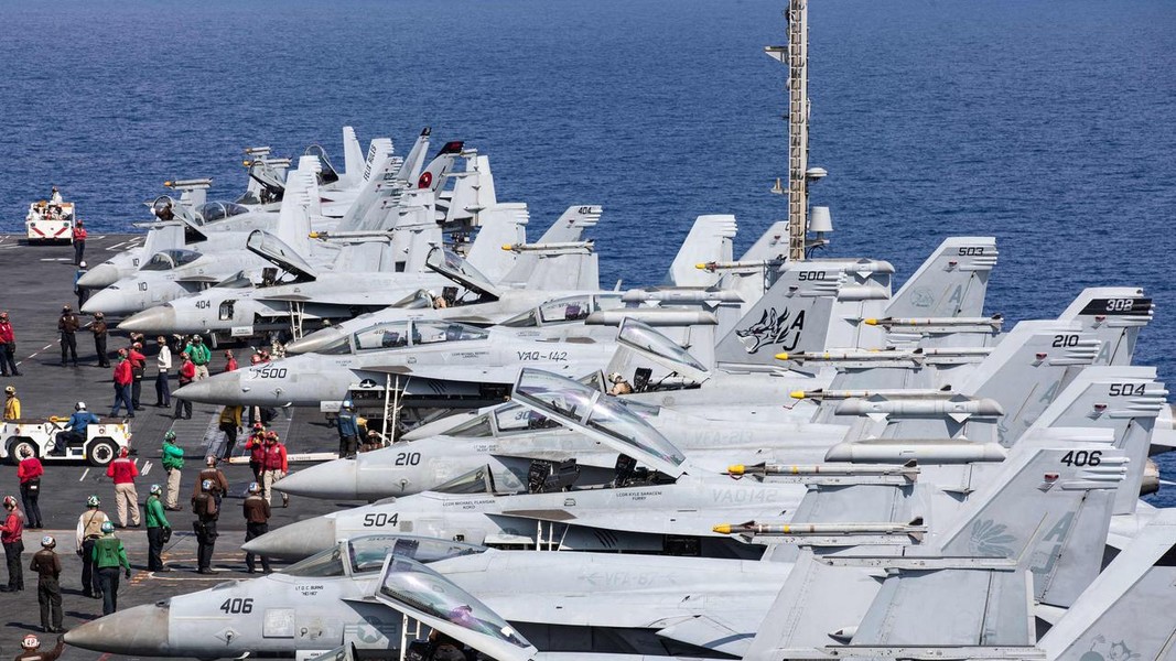 Tàu sân bay Mỹ ngoài khơi Yemen là tín hiệu báo trước cuộc tấn công lực lượng Houthi?