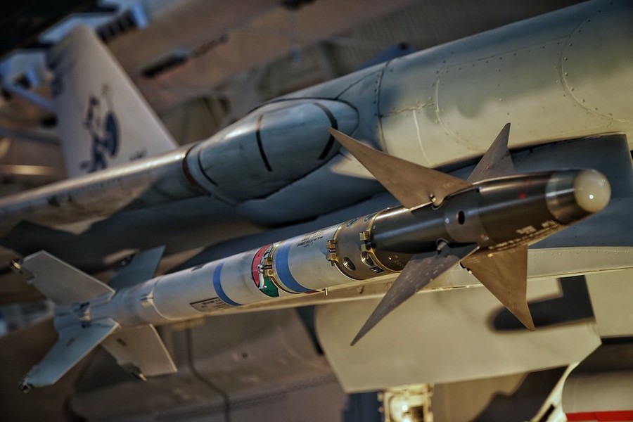 Bất ngờ lớn với cách Mỹ tạo ra tên lửa chống radar AGM-122