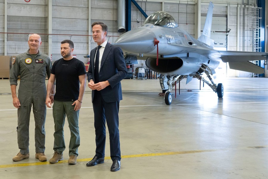 Chuyên gia: Không quân Ukraine nên có phi đội hỗn hợp F-16 và Gripen