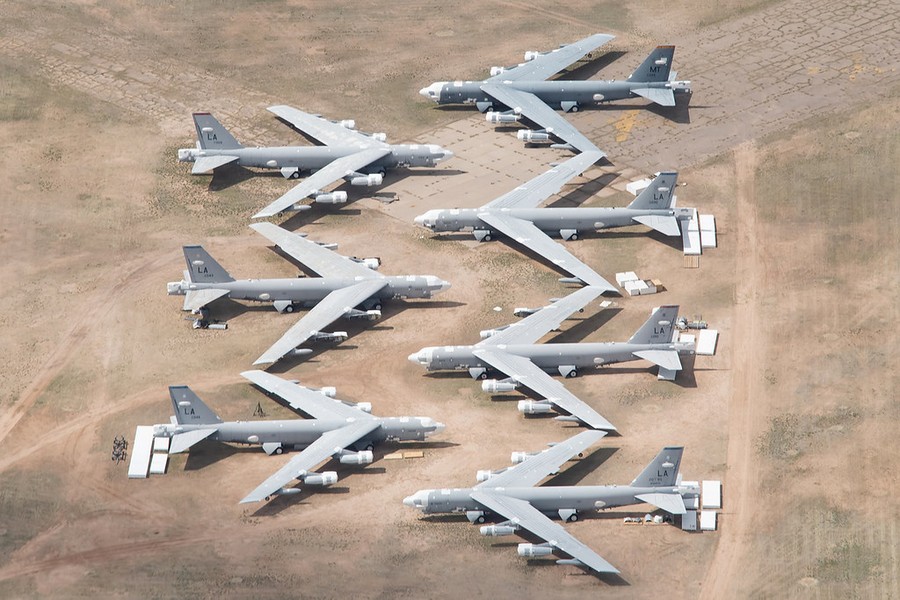 Mất bao lâu để 550 người Mỹ hồi sinh thành công chiếc B-52H Wise Guy?