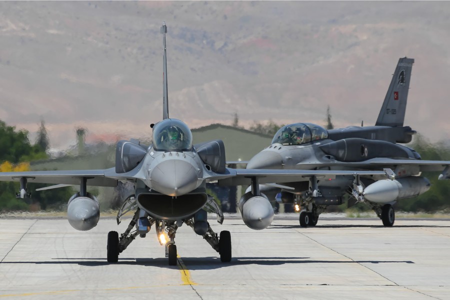 Thổ Nhĩ Kỳ không có cả tiêm kích F-16 Block 70 nếu từ chối giao S-400 cho Ukraine?