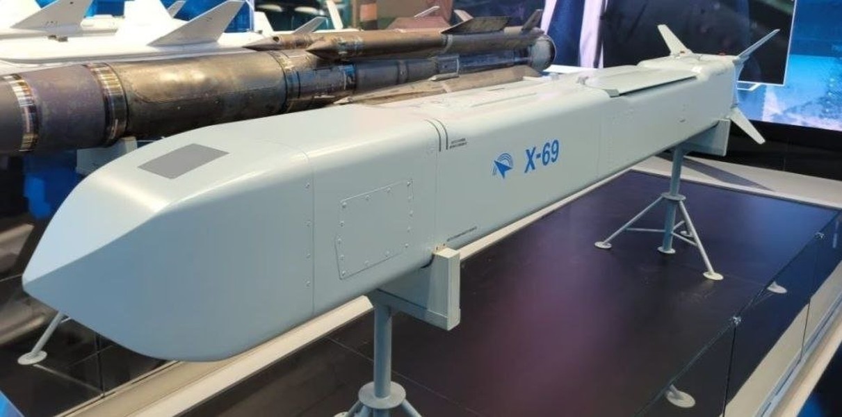 Mảnh vỡ tên lửa Kh-69 hé lộ hoạt động bí mật của tiêm kích Su-57 Felon?