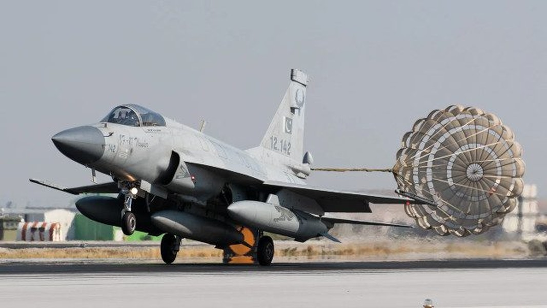 Tiêm kích JF-17 sẽ thay thế những chiếc MiG-29 cũ kỹ gần biên giới Nga?