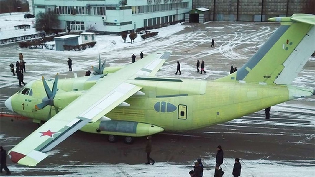 Máy bay vận tải Il-212 của Nga sẽ được sản xuất khi... chưa có động cơ?