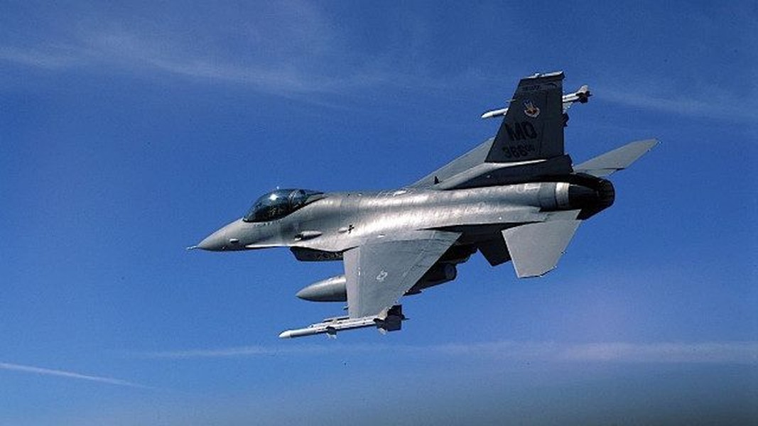 Tốc độ tối đa của tiêm kích F-16 khác xa so với thiết kế